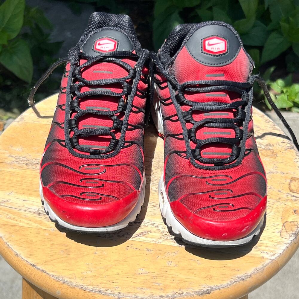 Nike Wmns Air Max Plus "University Red Black" sneakers size 7W